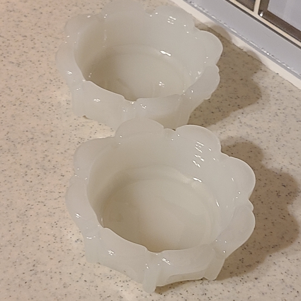 White Scalloped Glas.Ashtrays Set Of 2